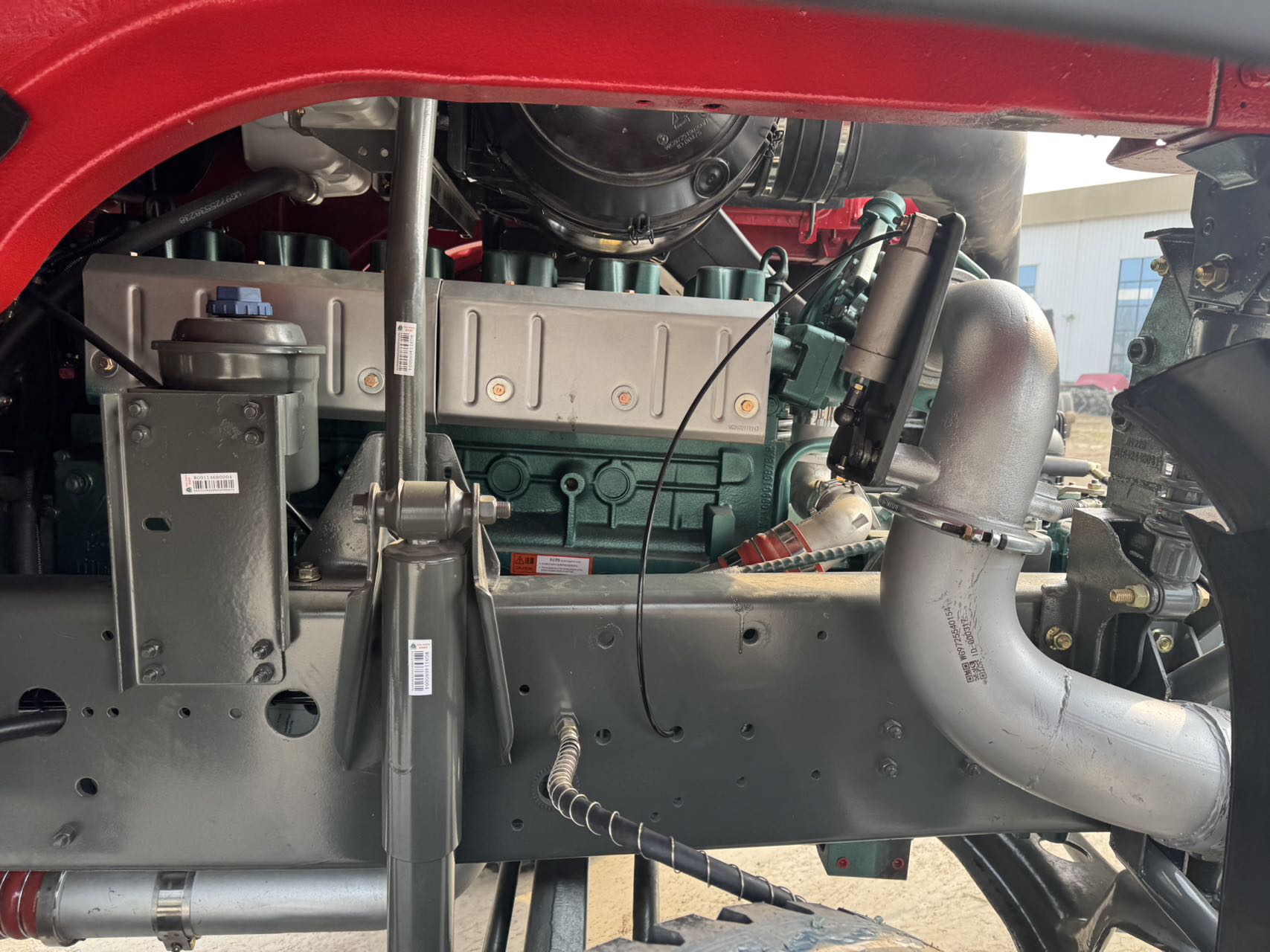 
								HOWO 6X4 Truck Head full									