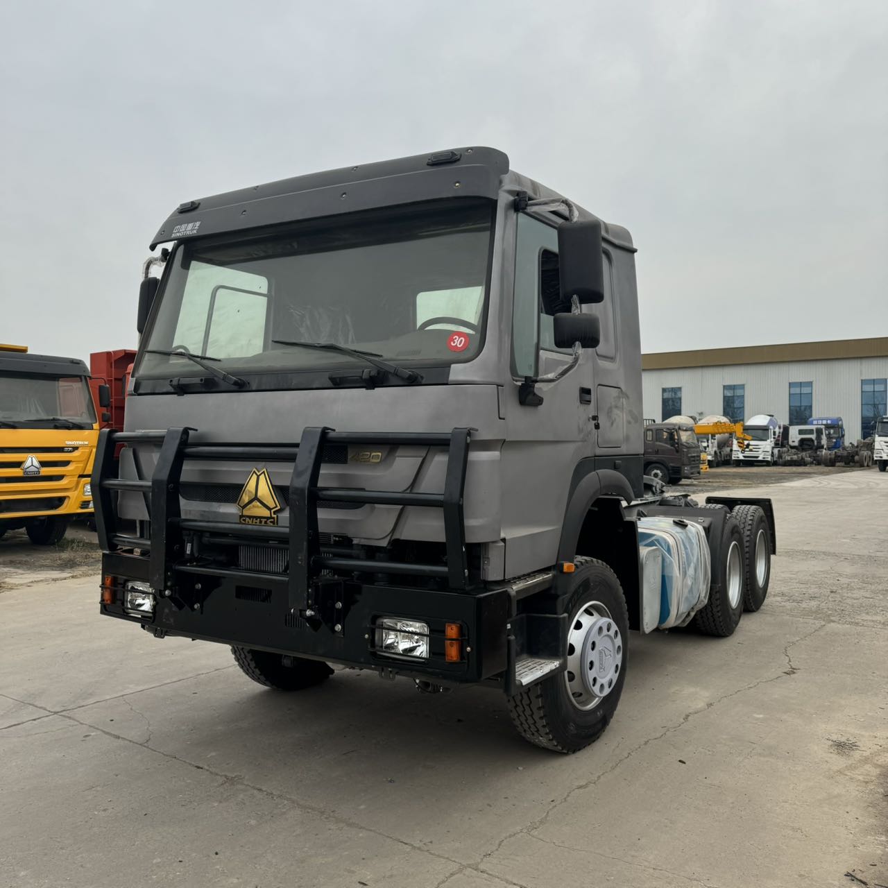 
								HOWO 6X4 Truck Head full									