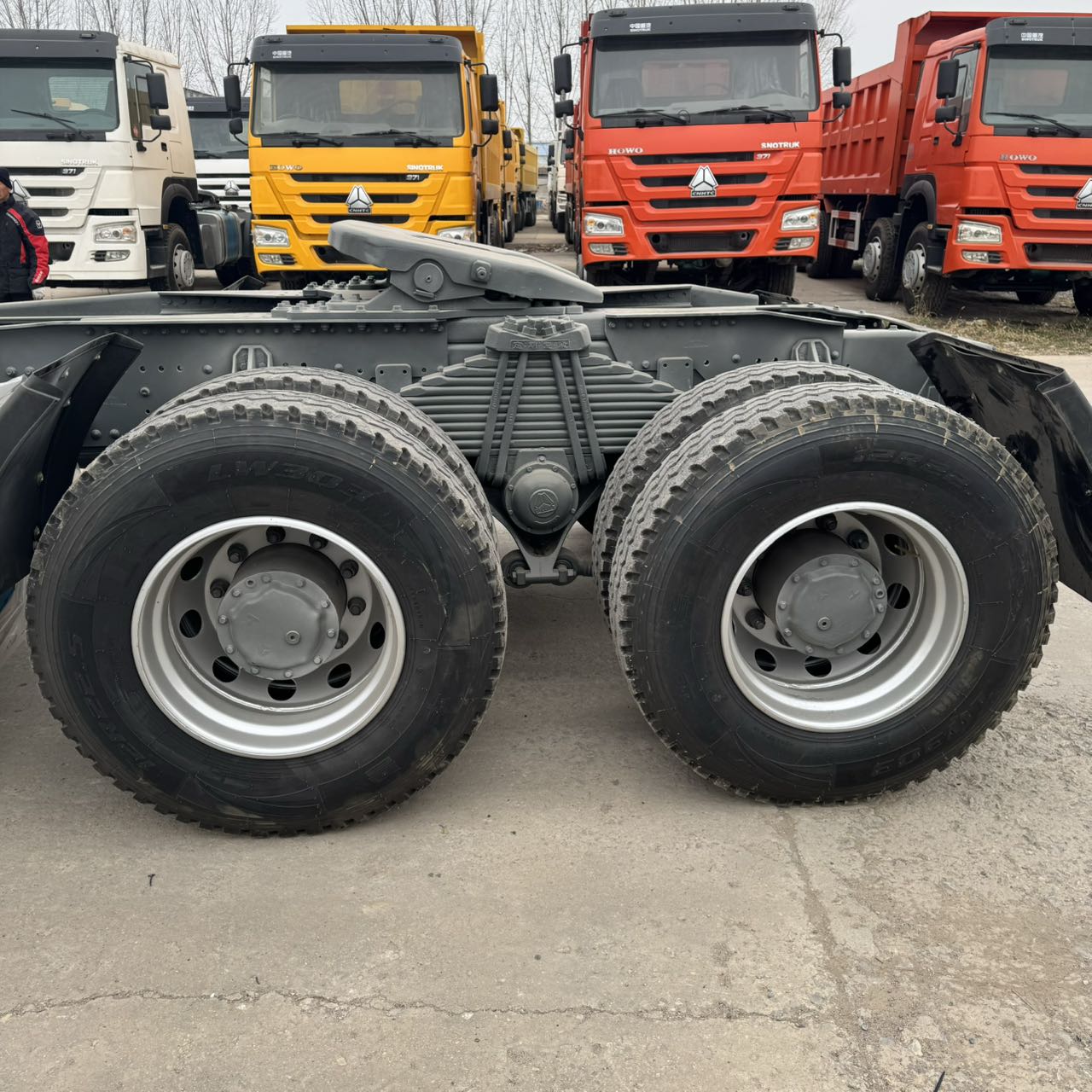 
								HOWO 6X4 Truck Head full									