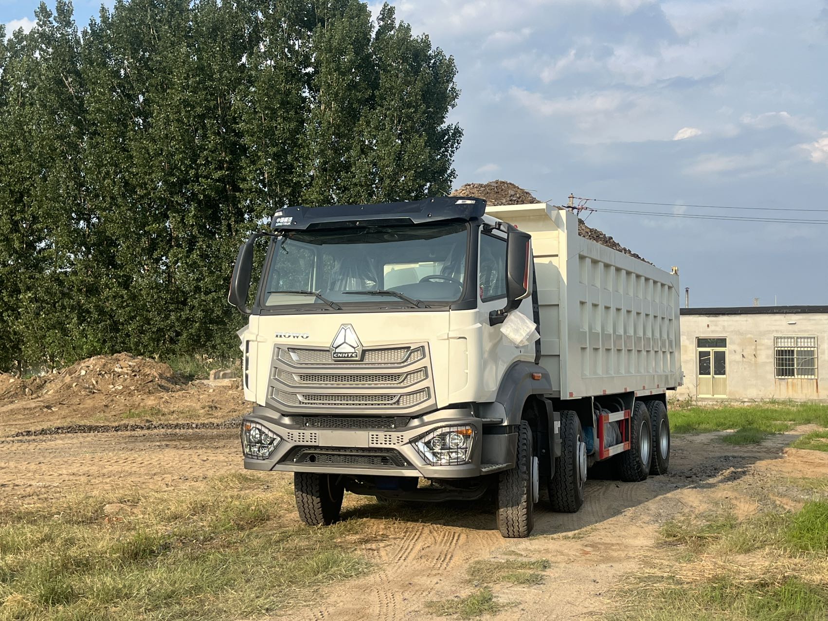 
								HOWO 6X4 Dump Truck full									