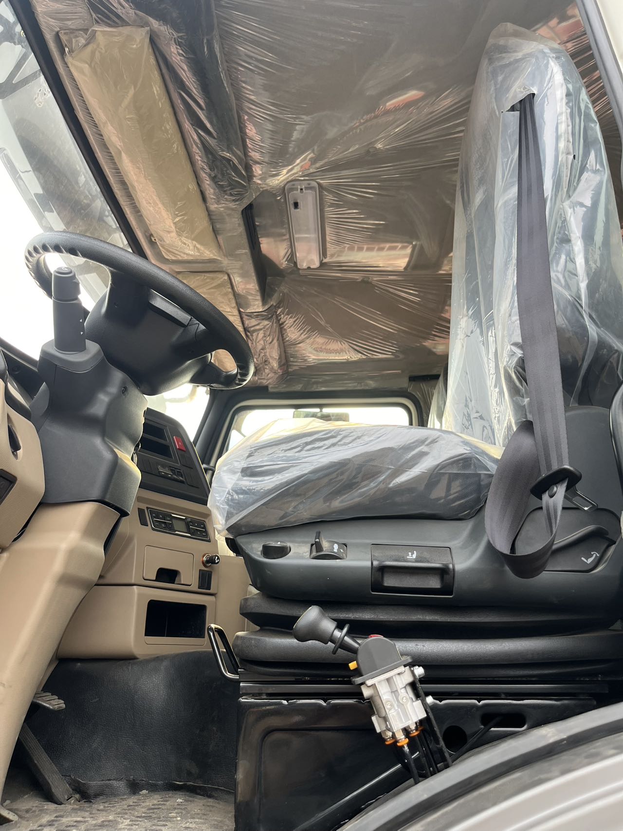 
								HOWO 6X4 Dump Truck full									