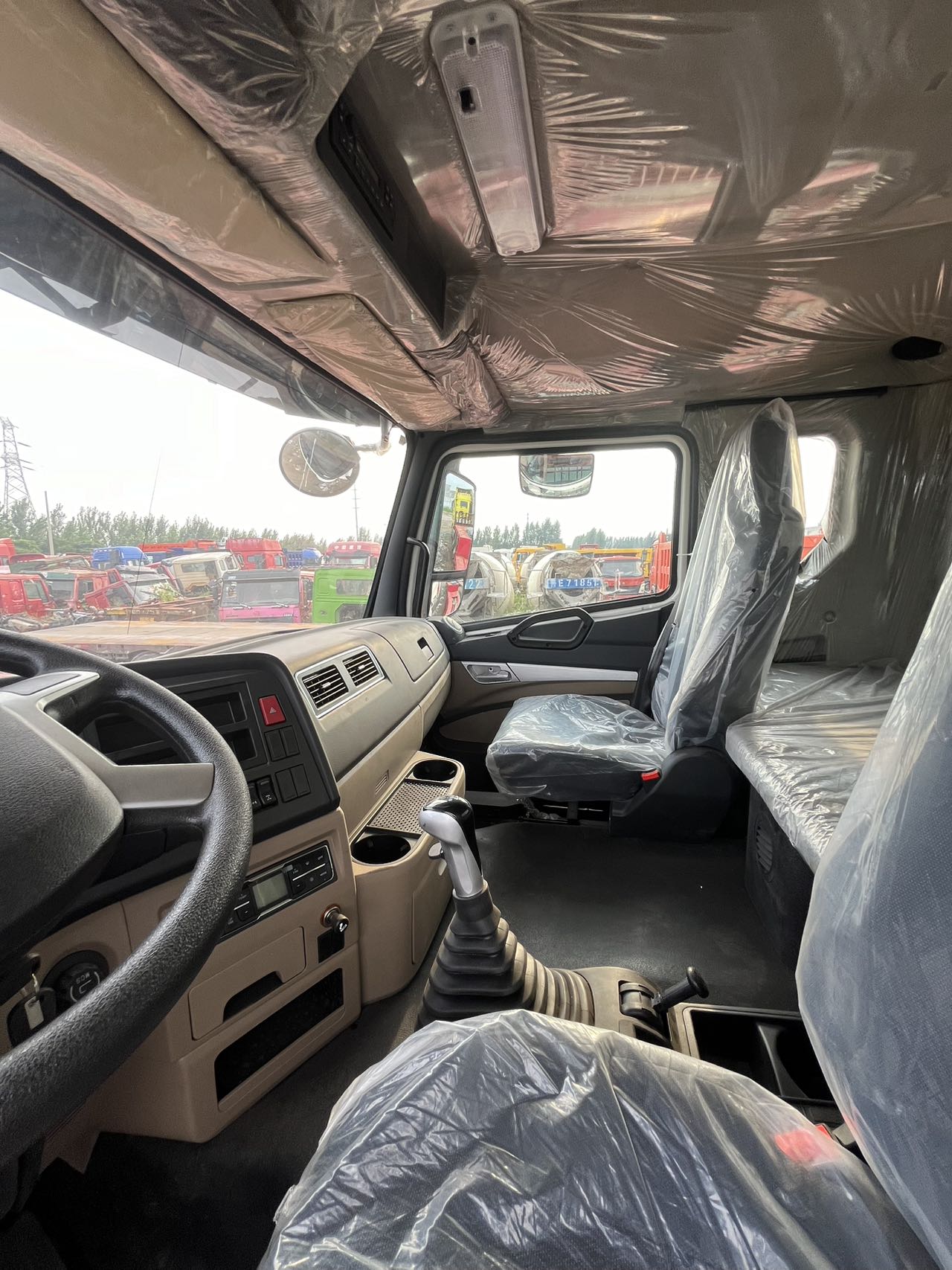 
								HOWO 6X4 Dump Truck full									