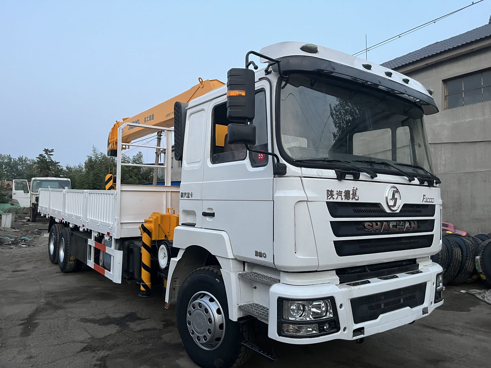 
								Shacman 6×4 Crane Truck full									