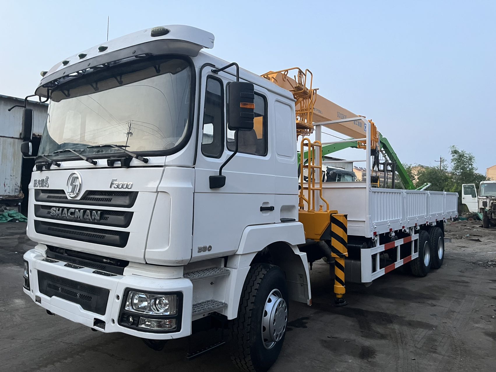 
								Shacman 6×4 Crane Truck full									