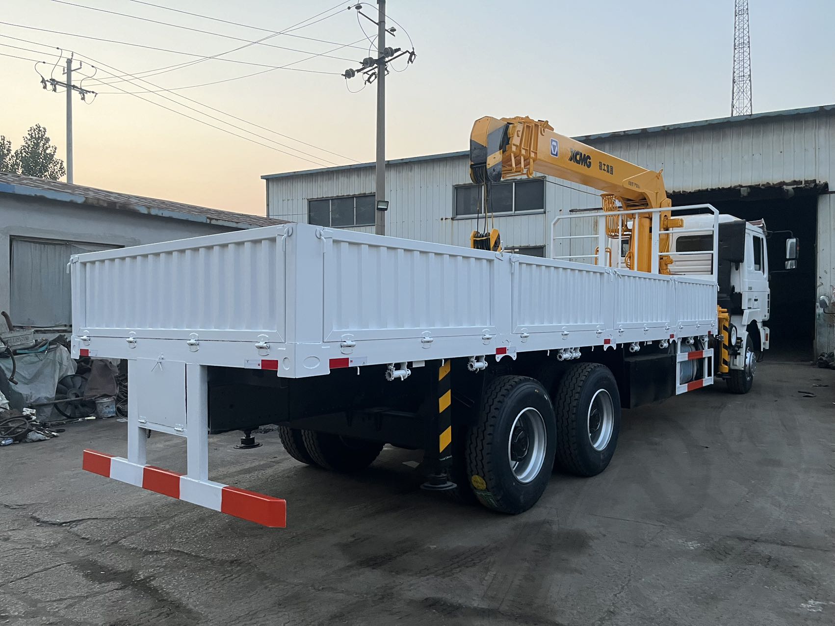 
								Shacman 6×4 Crane Truck full									
