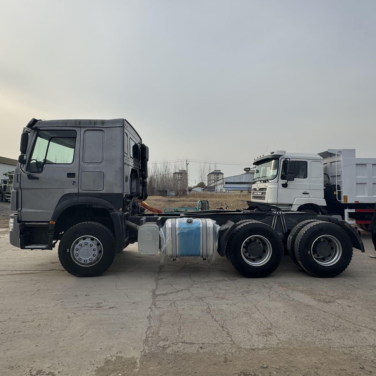 
								HOWO 6X4 Truck Head full									