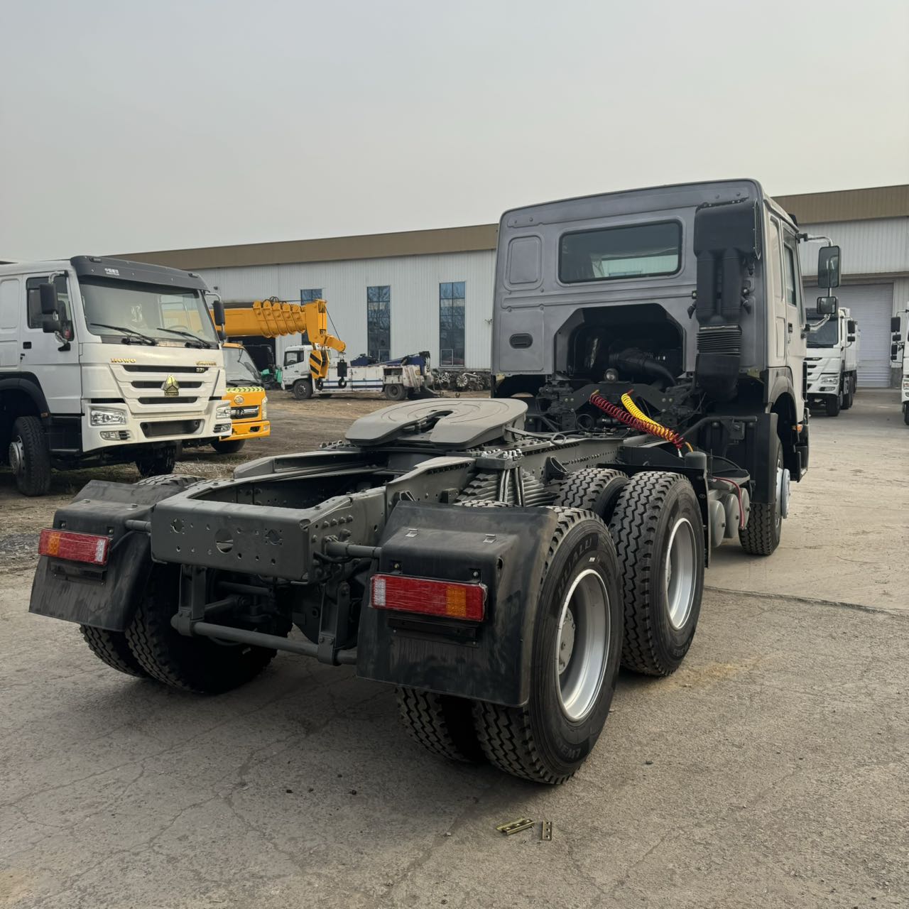 
								HOWO 6X4 Truck Head full									