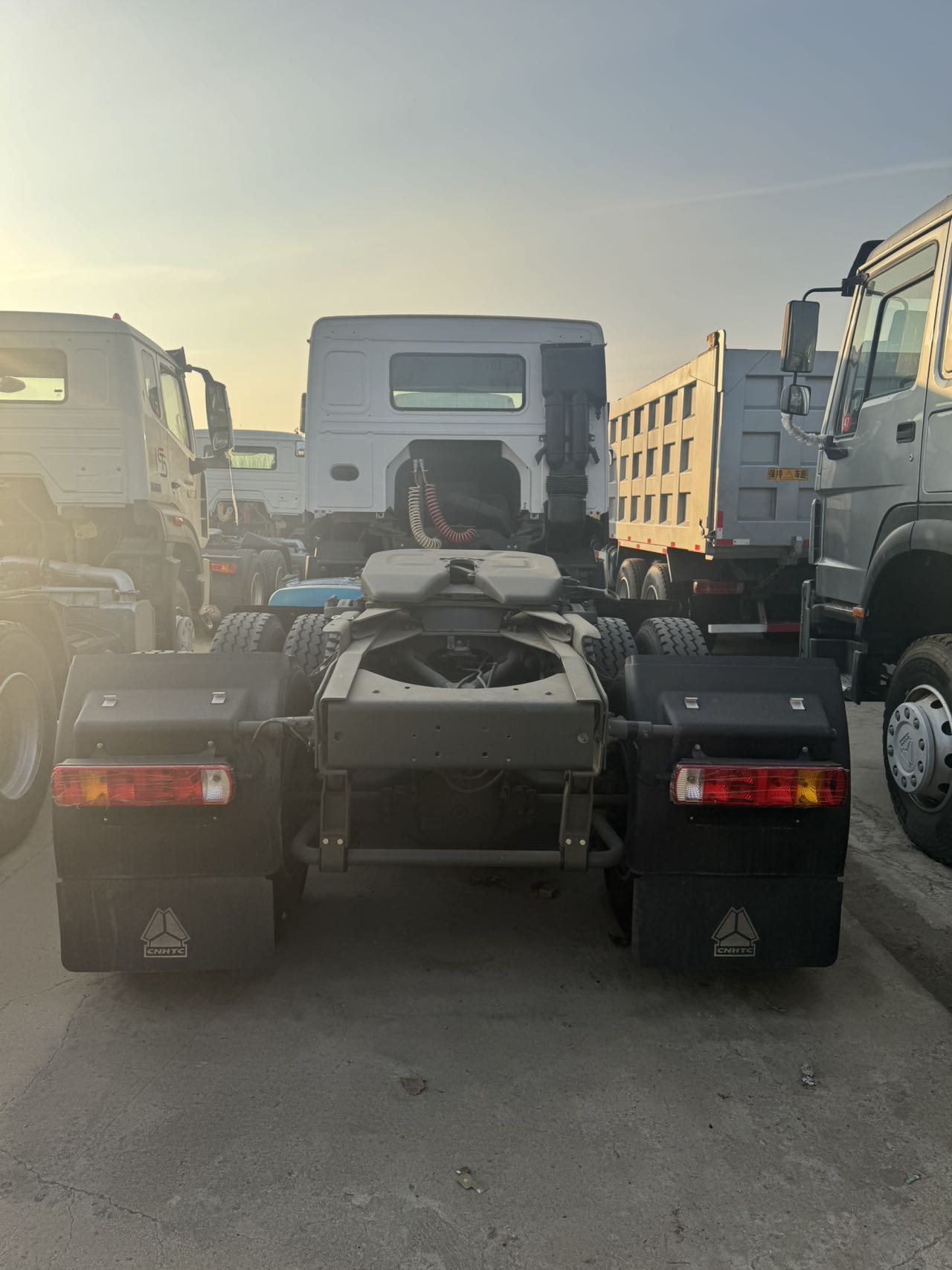 
								HOWO 6X4 Truck Head full									