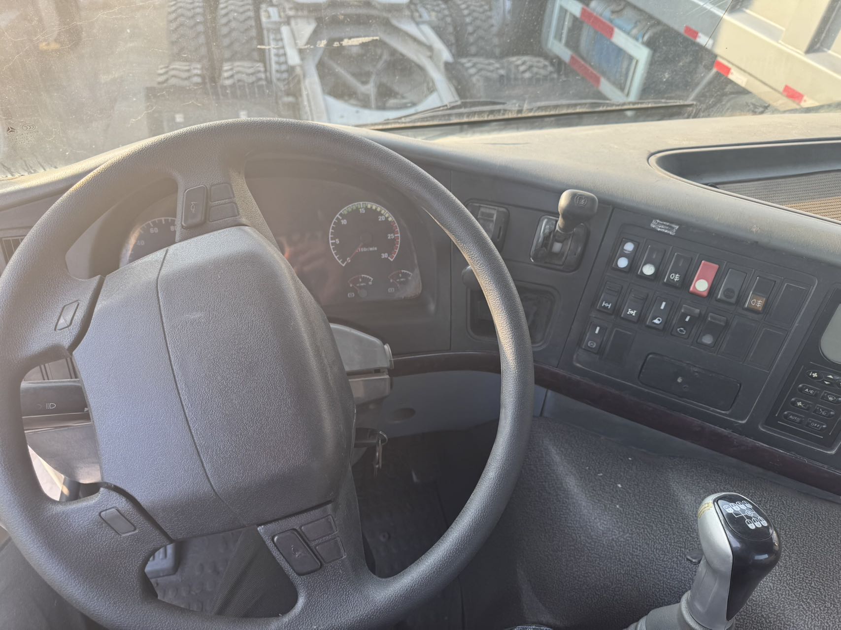 
								HOWO 6X4 Truck Head full									