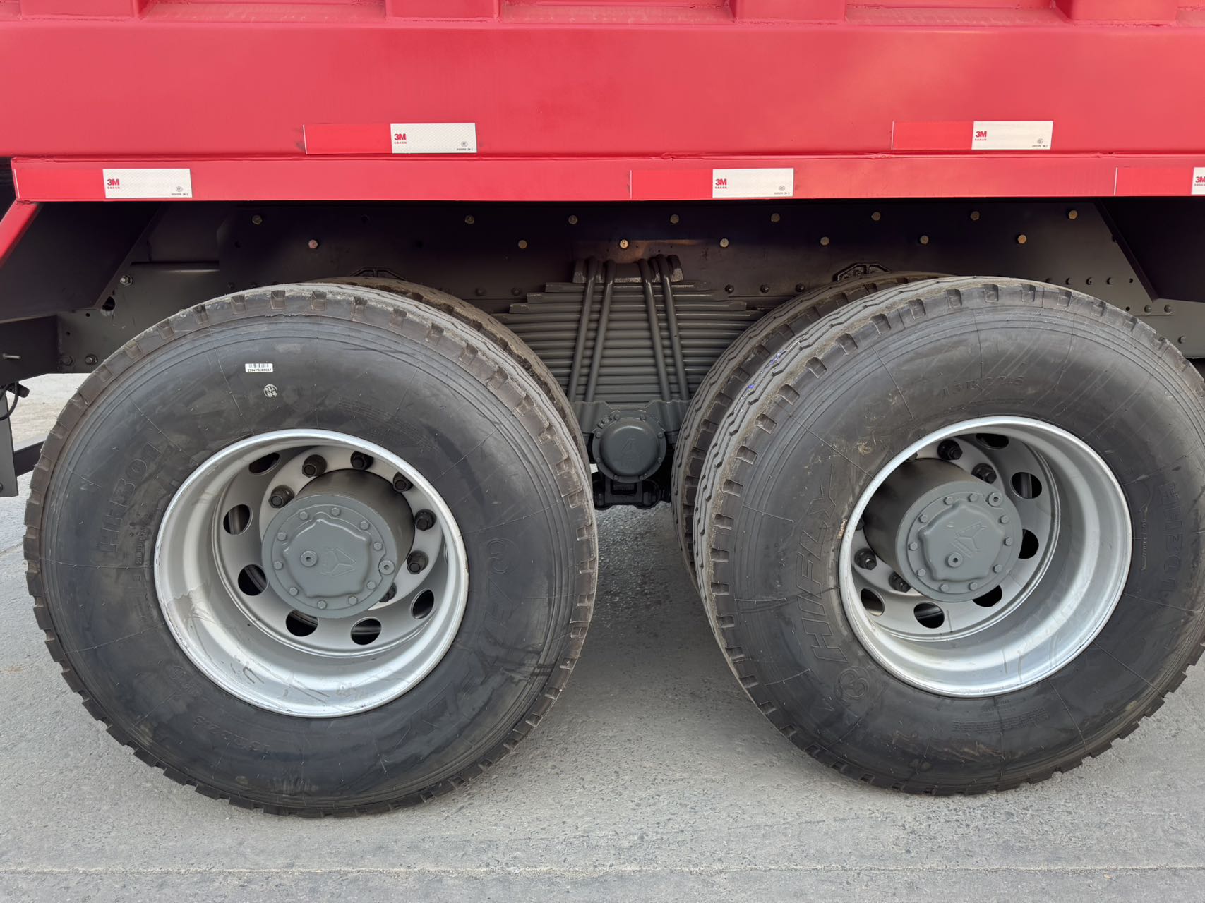 
								HOWO 6X4 Dump Truck full									