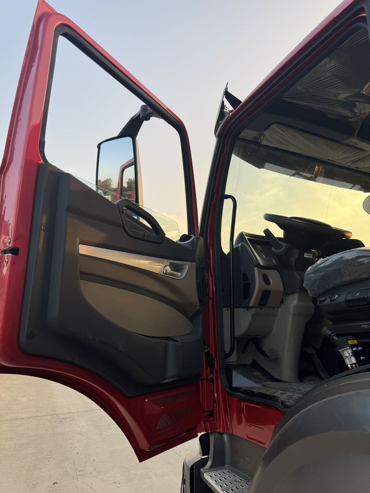 
								HOWO 6X4 Dump Truck full									