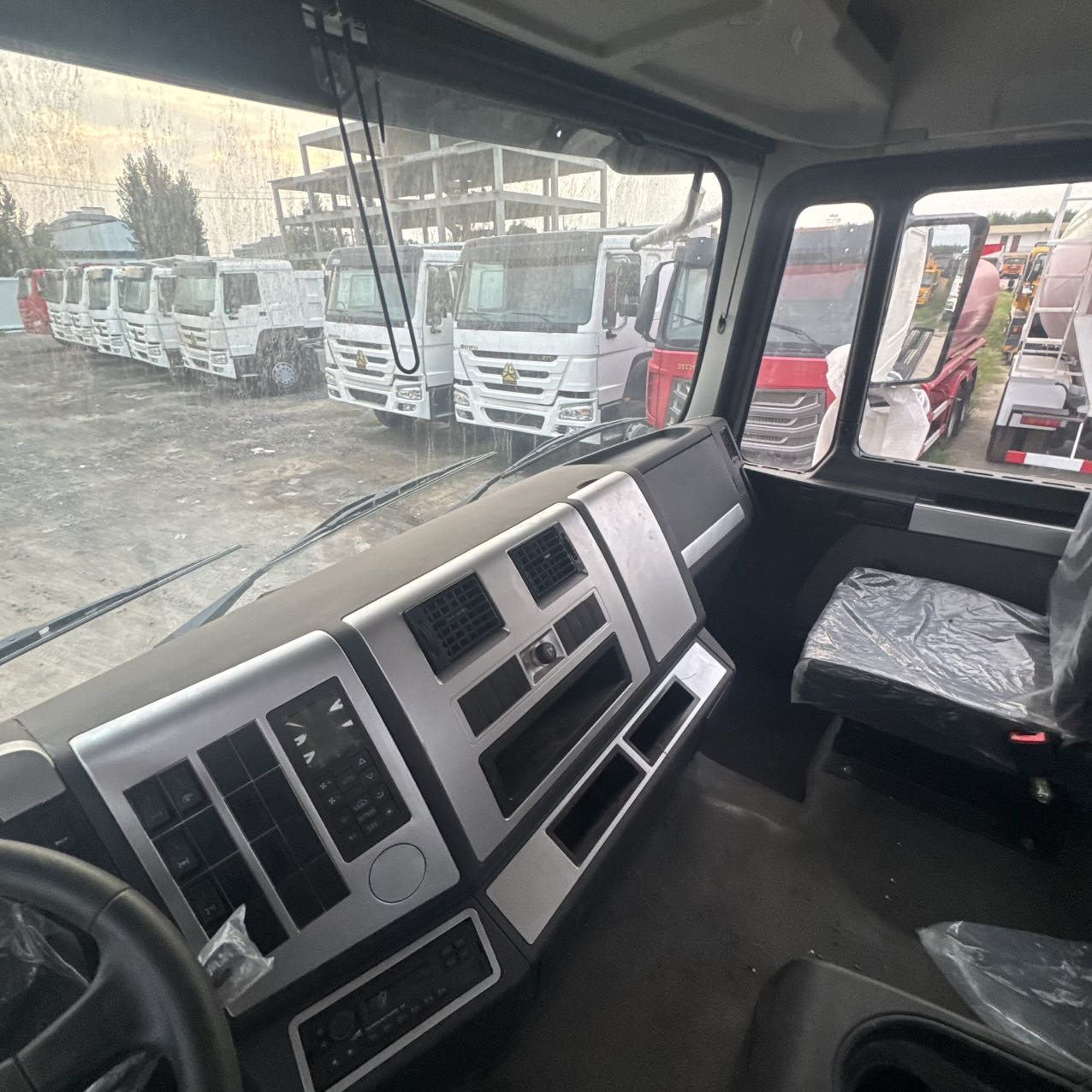 
								Shacman 6×4 Truck Head full									