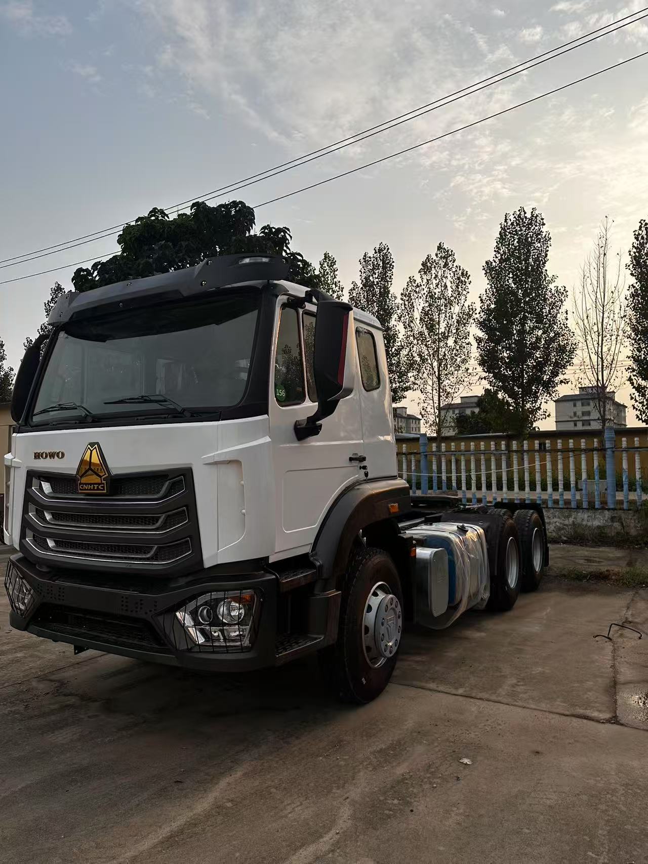 
								HOWO 6X4 Truck Head full									