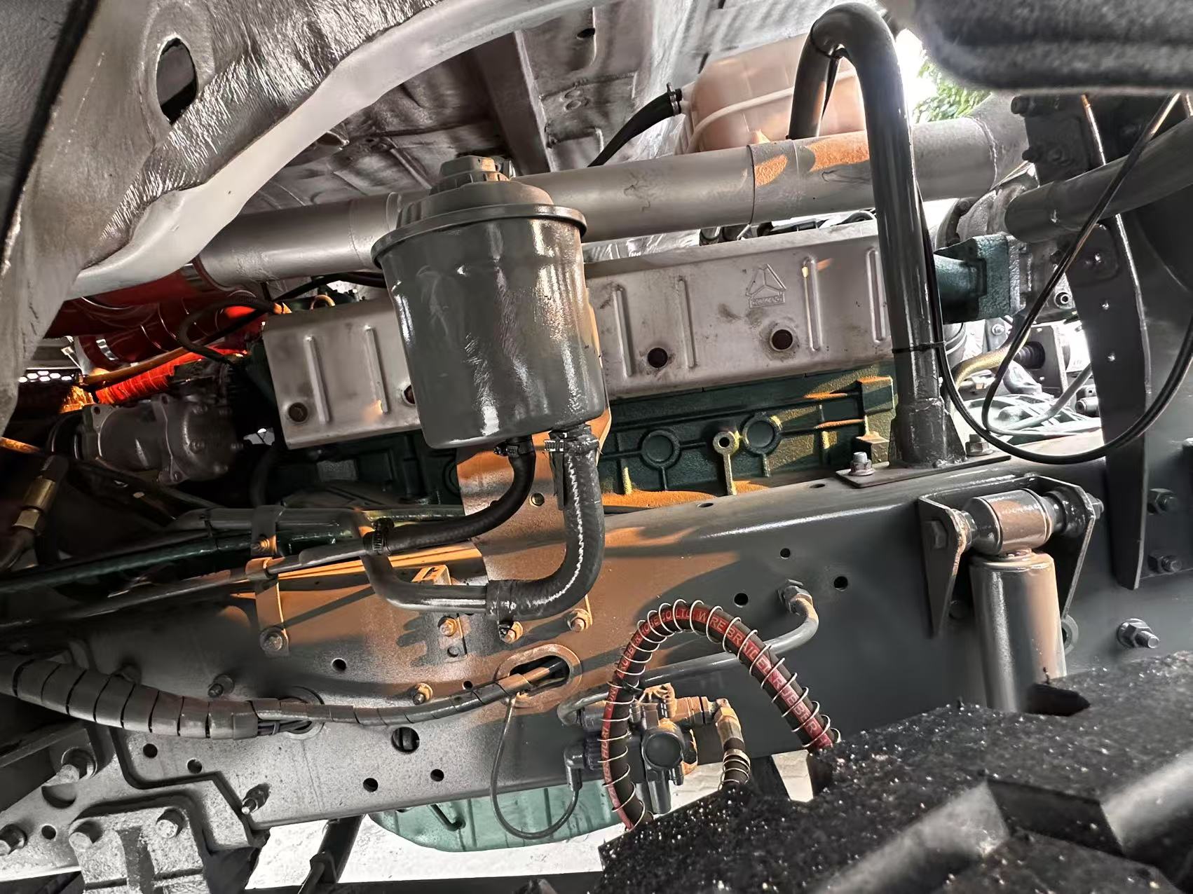 
								HOWO 6X4 Truck Head full									