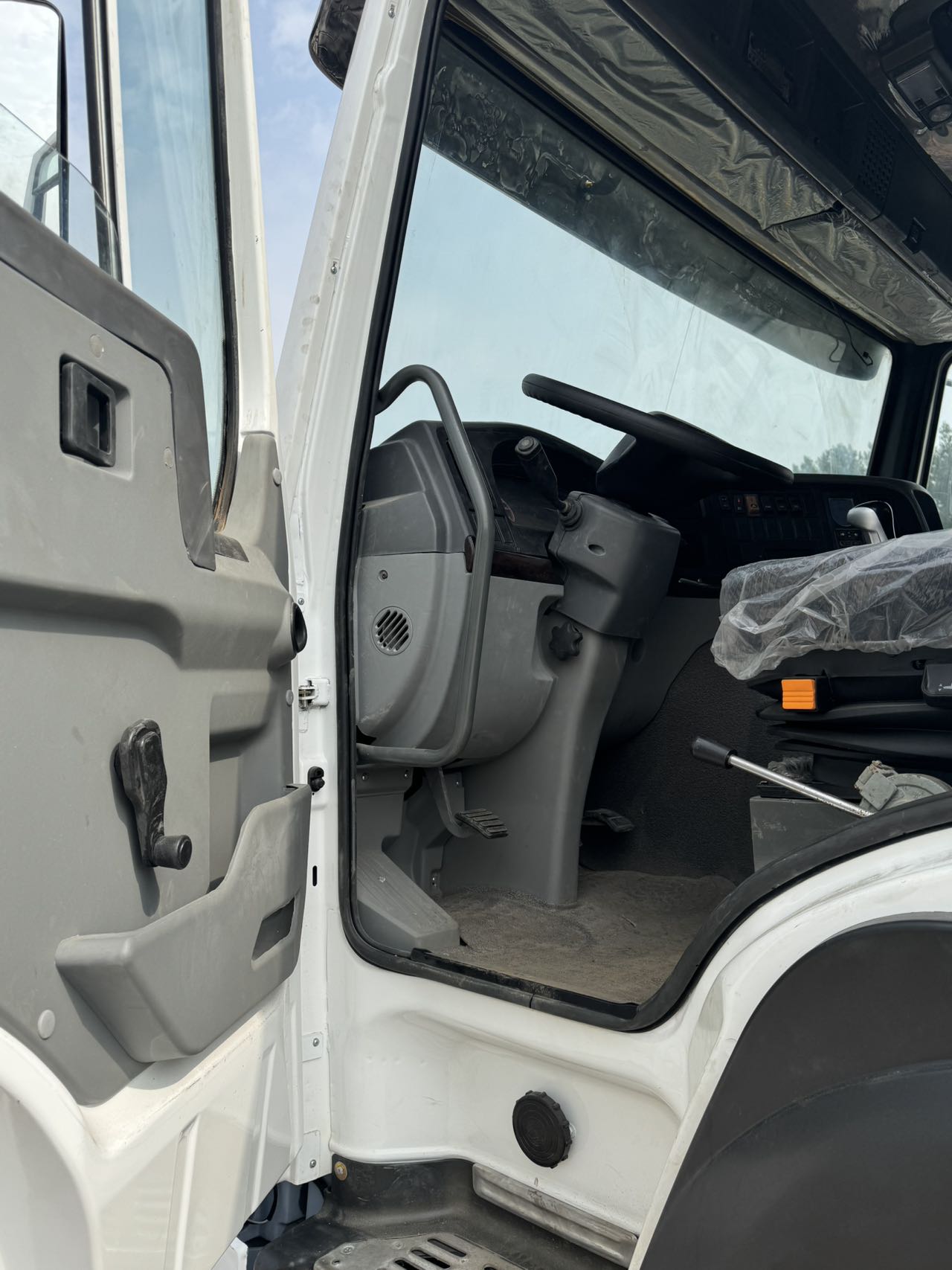 
								HOWO 6X4 Concrete Mixer full									