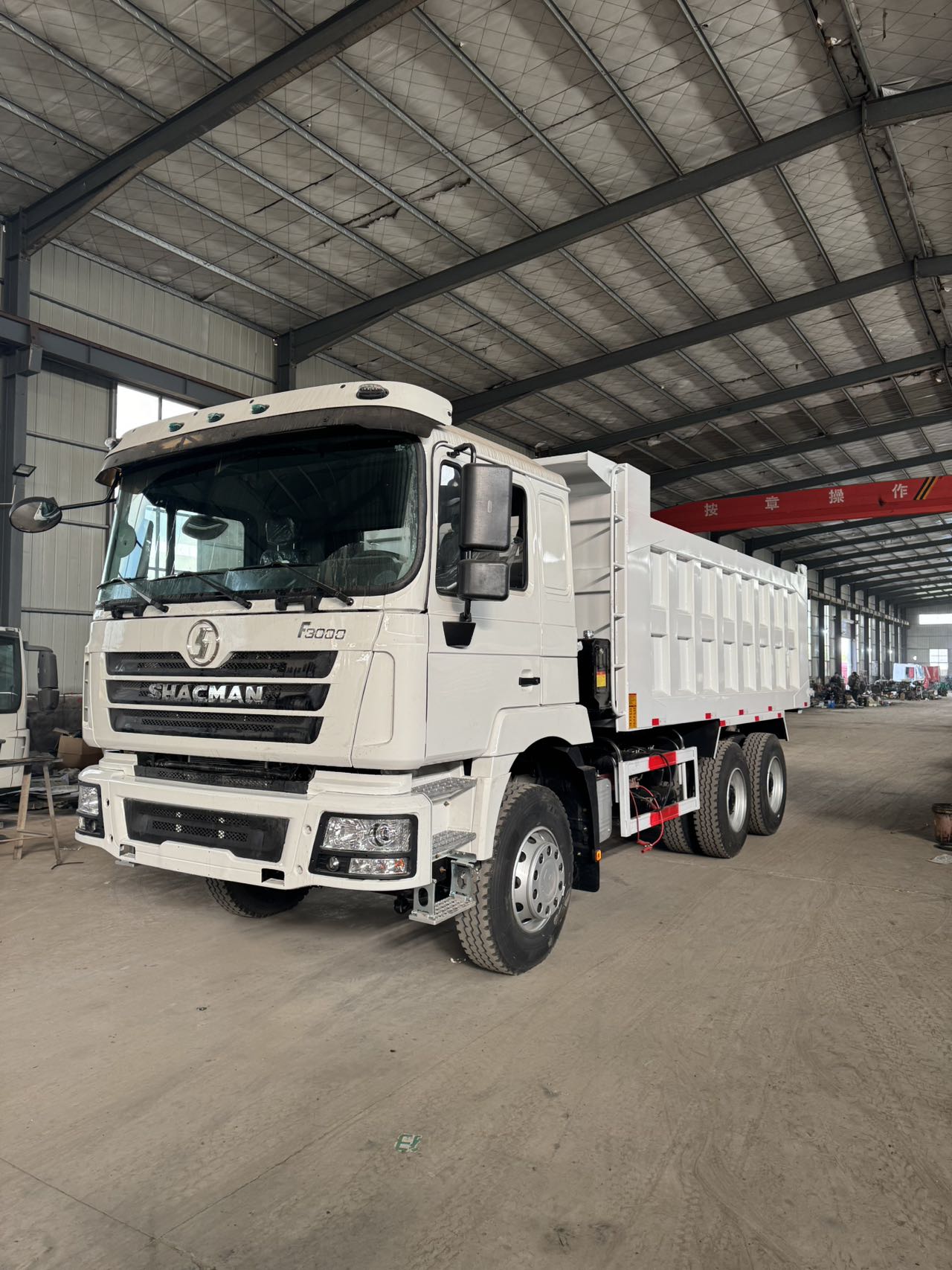 
								Shacman 6×4 Dump Truck full									