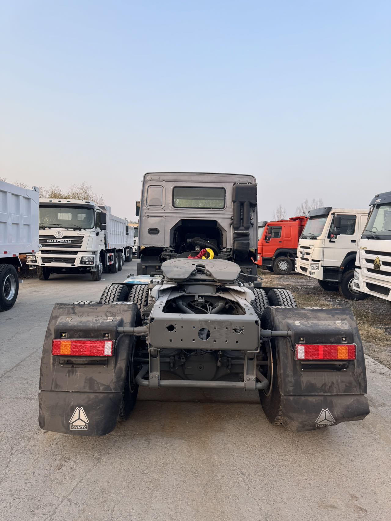 
								HOWO 6X4 Truck Head full									