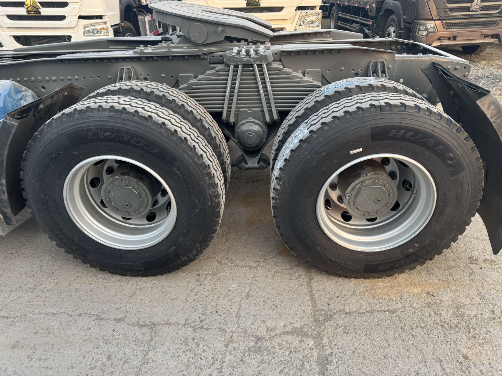 
								HOWO 6X4 Truck Head full									