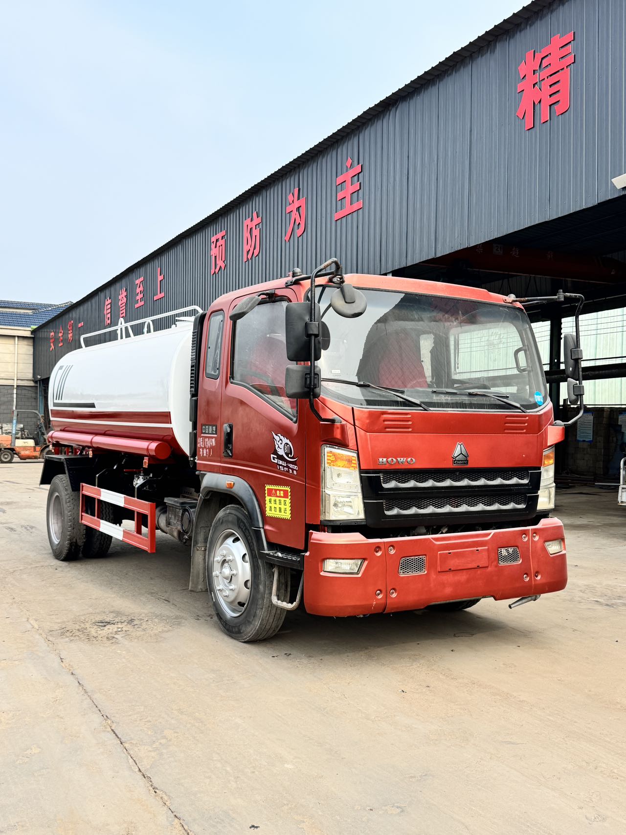 
								HOWO 4X2 Water Truck full									