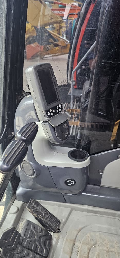 
								CAT Excavator 330D2L full									