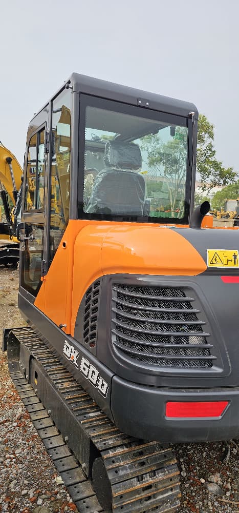 
								Develon DX60 excavator full									