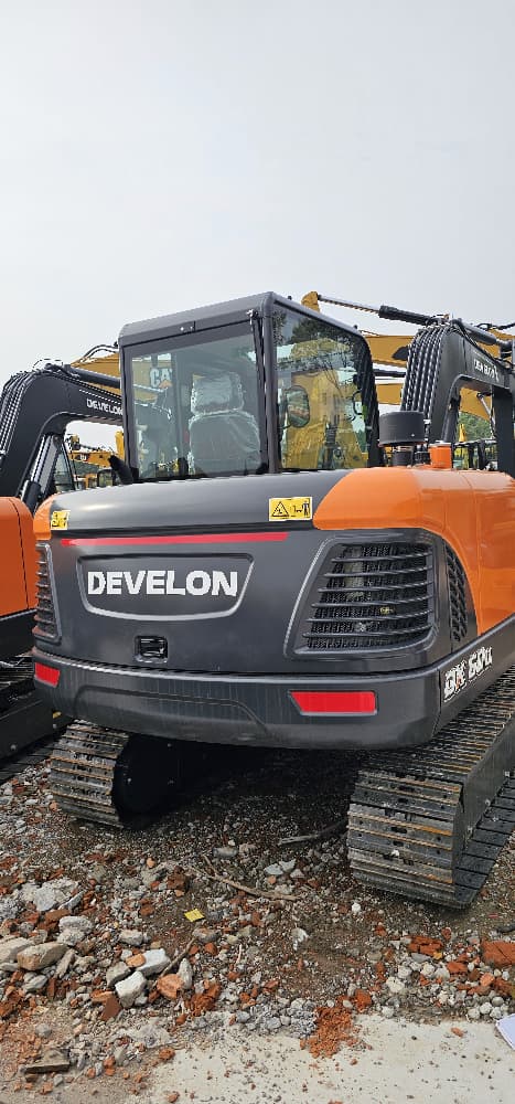 
								Develon DX60 excavator full									