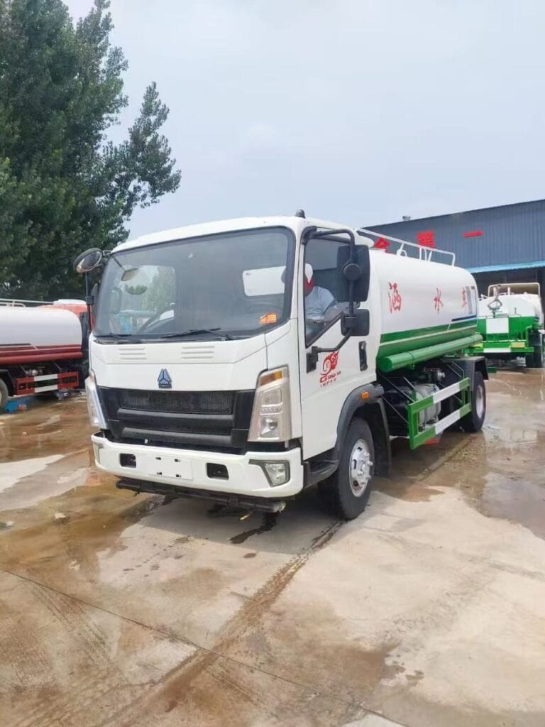 Howo water truck