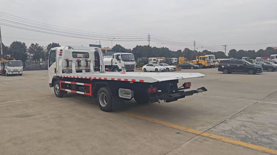 
								Howo 4×2 wrecker truck full									