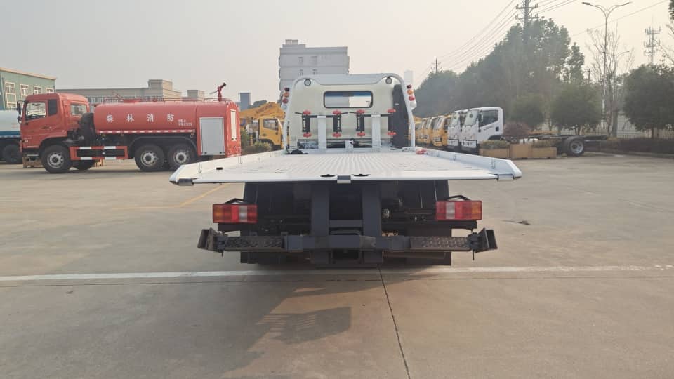 
								Howo 4×2 wrecker truck full									