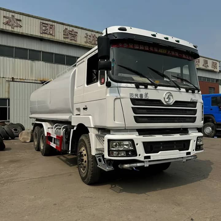 
								Shacman Water truck full									