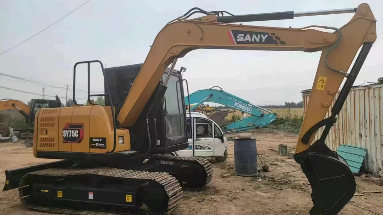 
								Sany 75 Excavator full									
