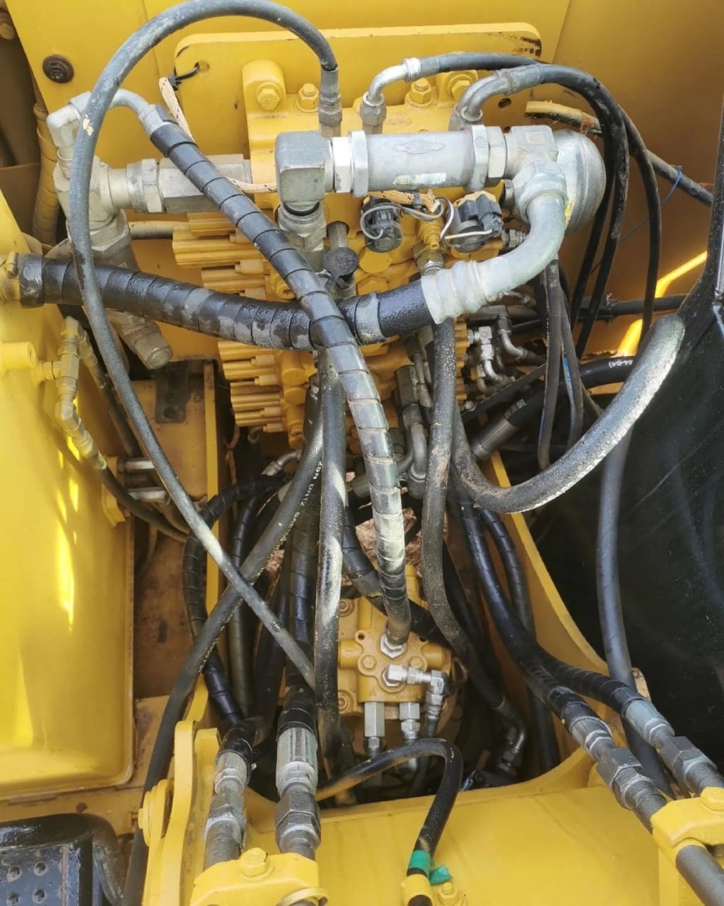 
								Cat307 Excavator full									