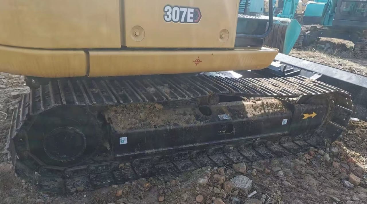 
								Cat307 Excavator full									