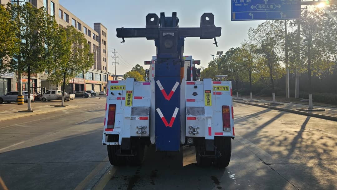 
								Shacman M3000 Wrecker truck full									