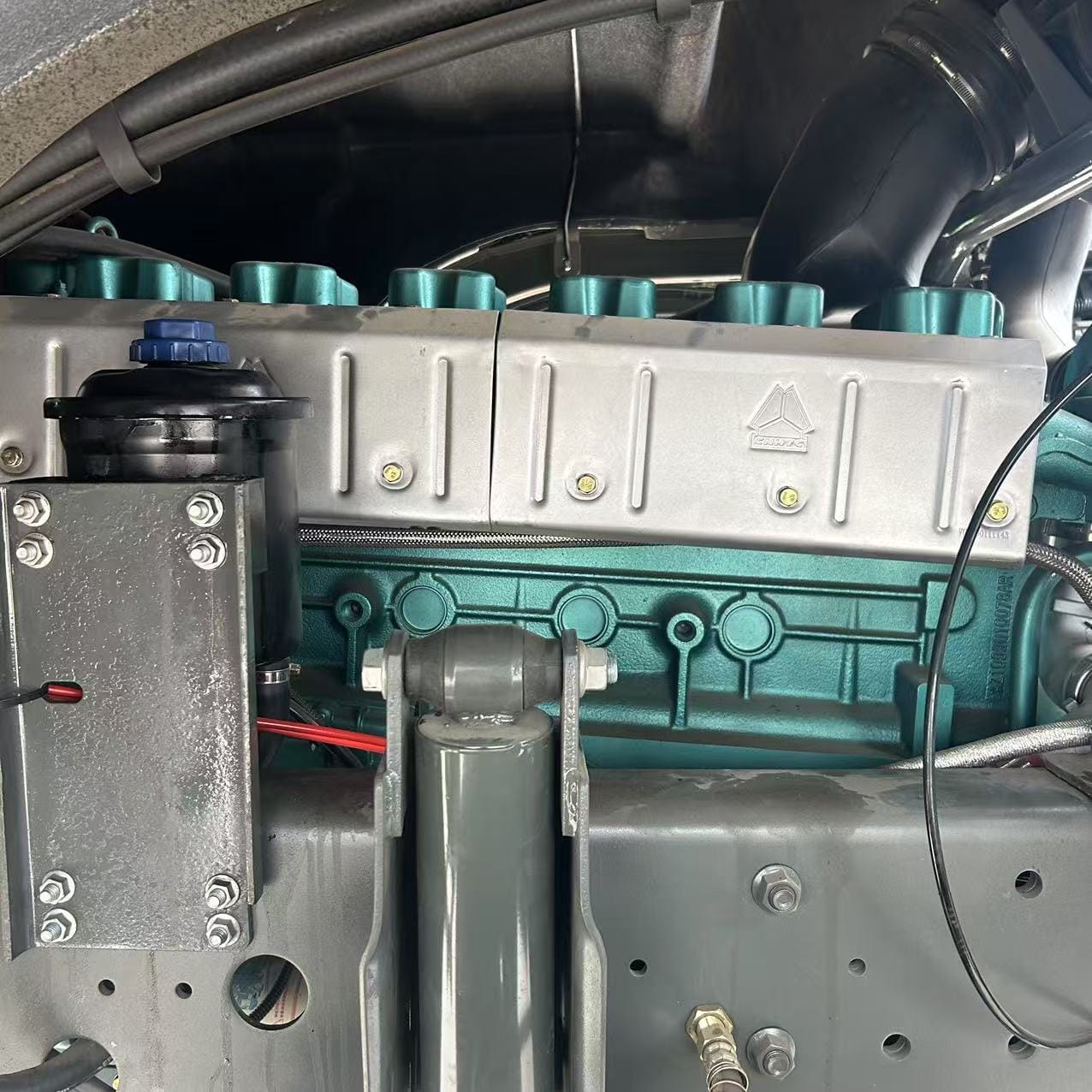 
								Howo crane truck full									