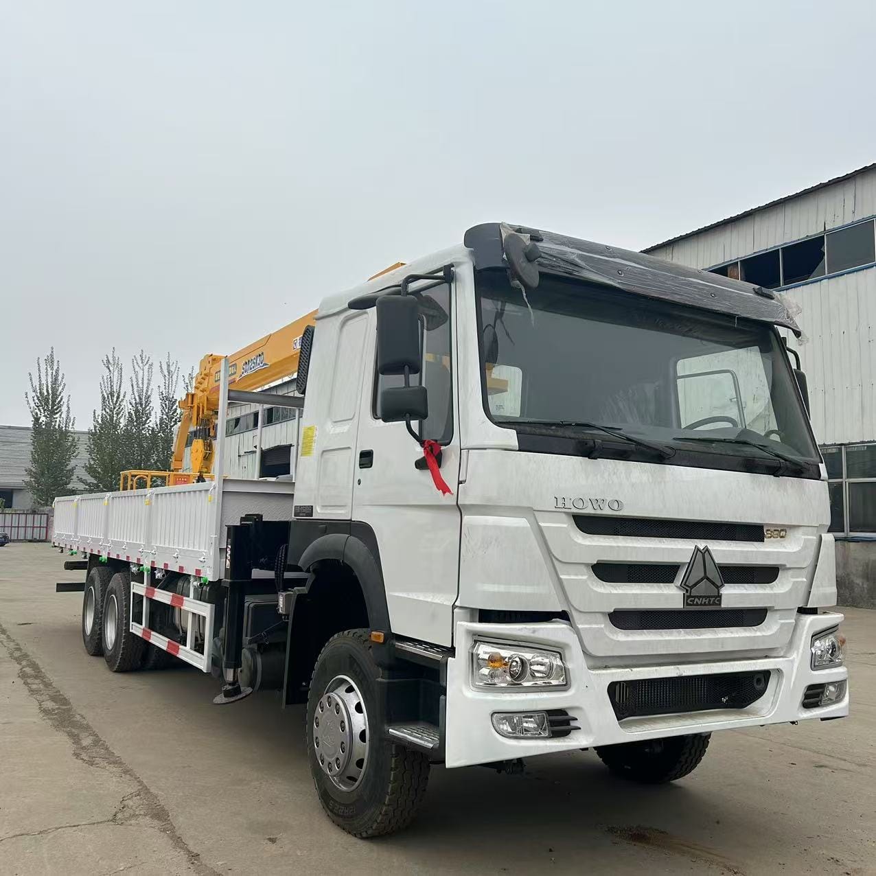 
								Howo crane truck full									