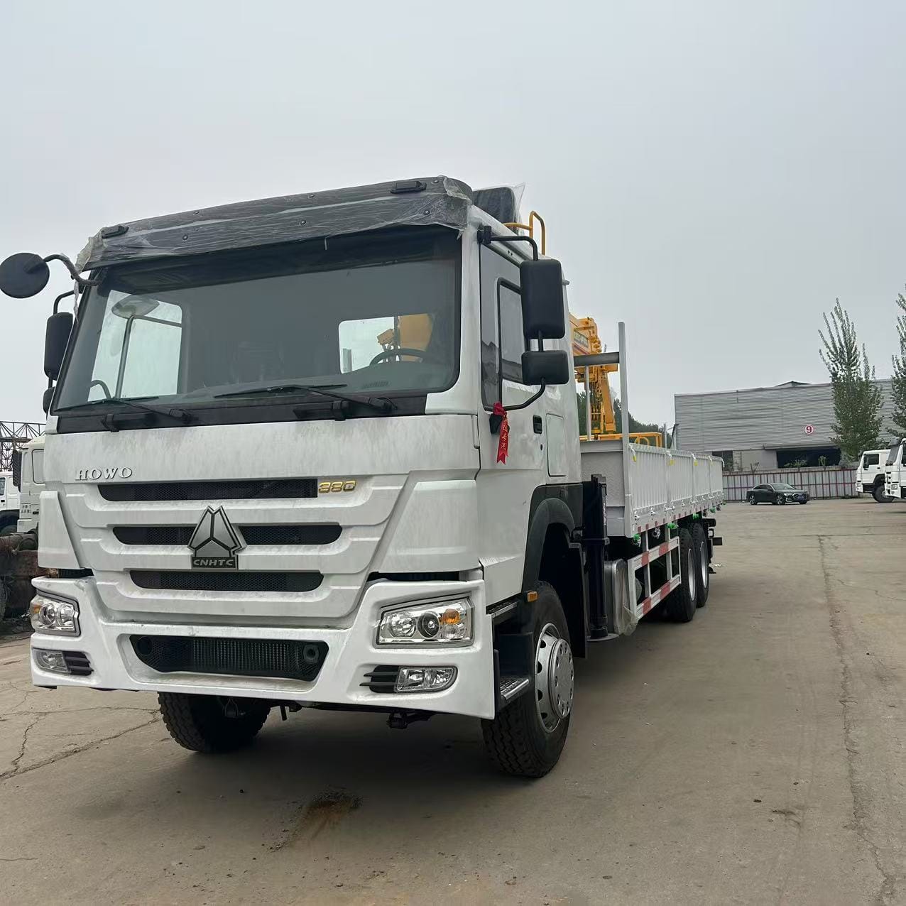 
								Howo crane truck full									