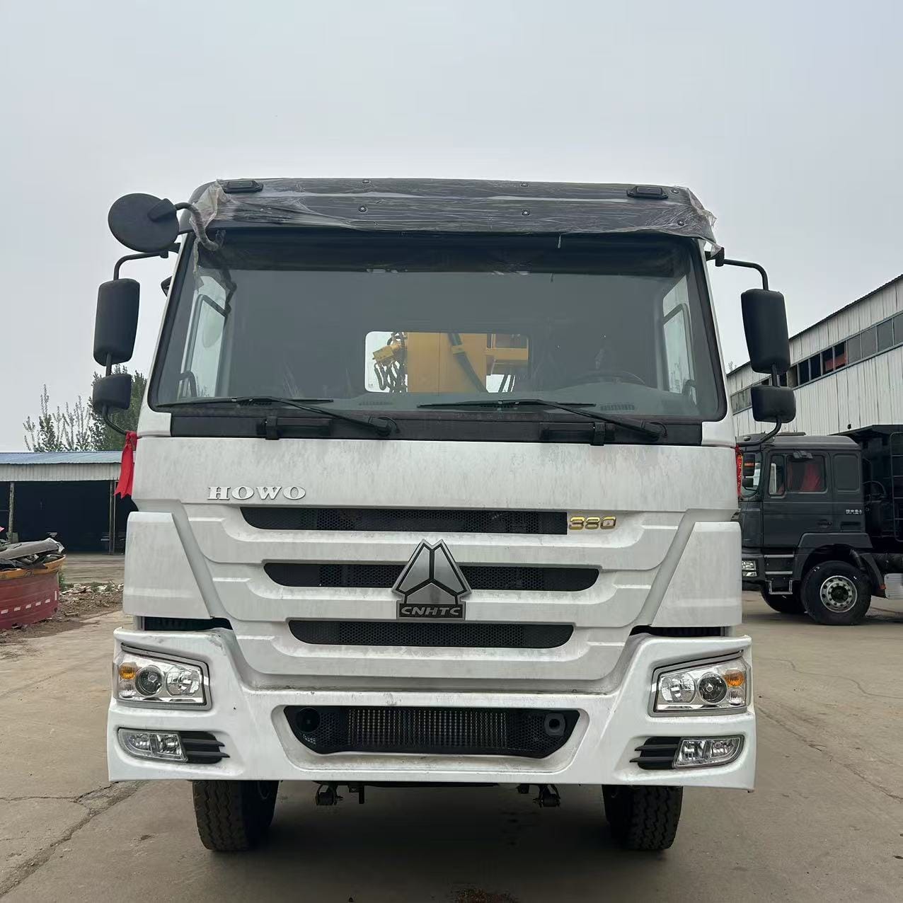 
								Howo crane truck full									