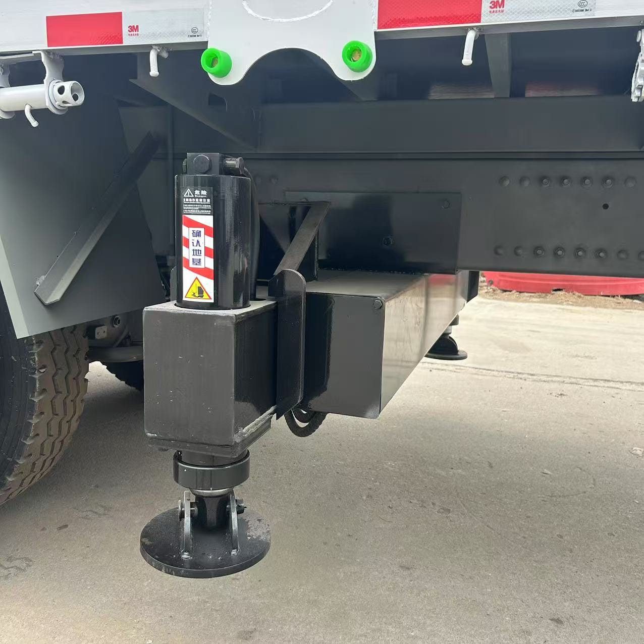 
								Howo crane truck full									