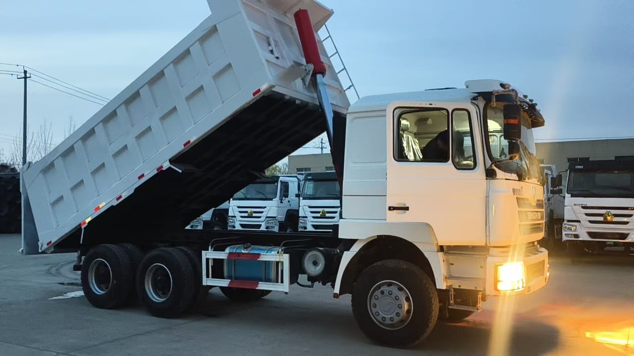 
								Shacman F3000 dump truck full									