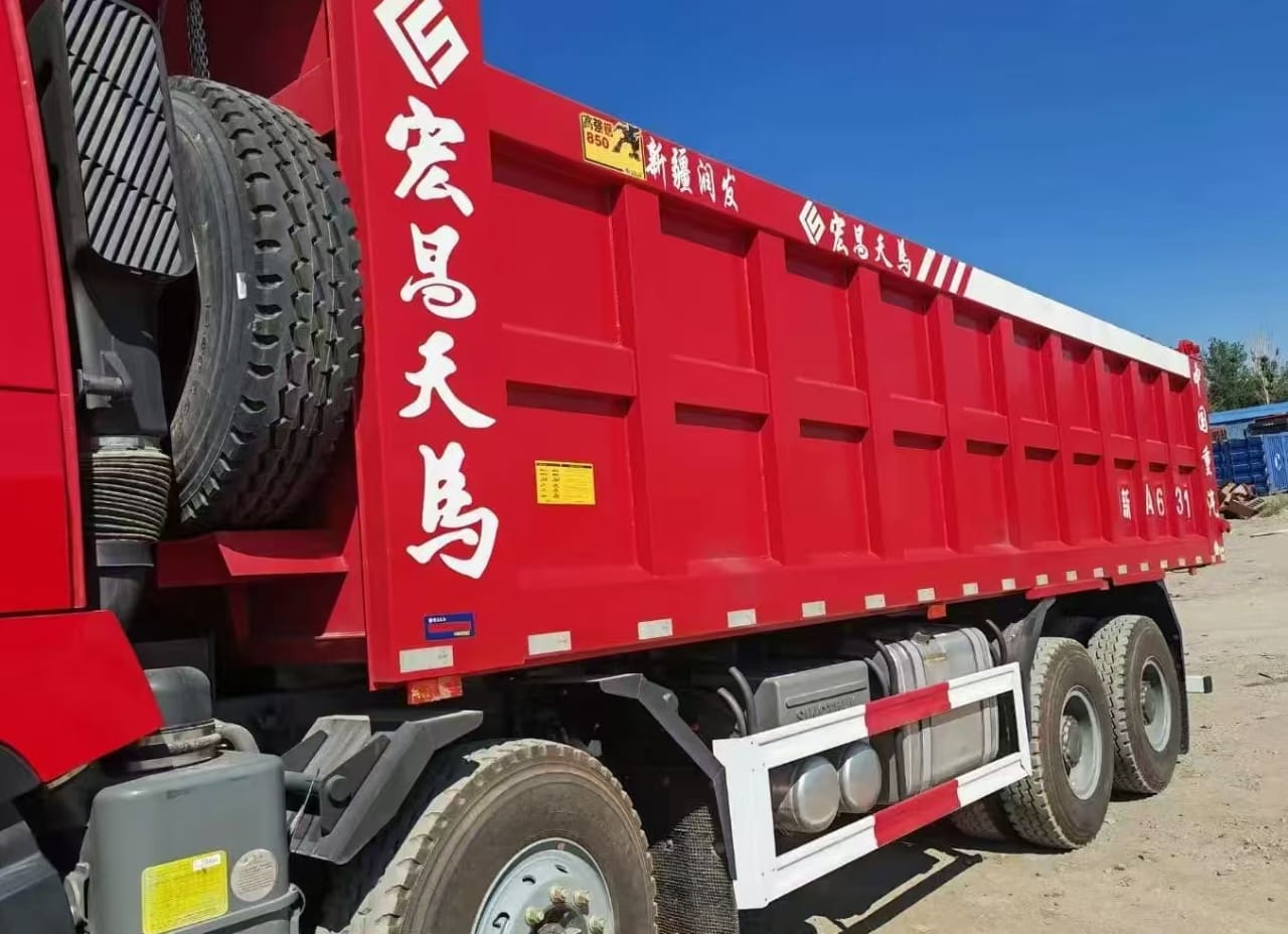 
								Howo dump truck full									