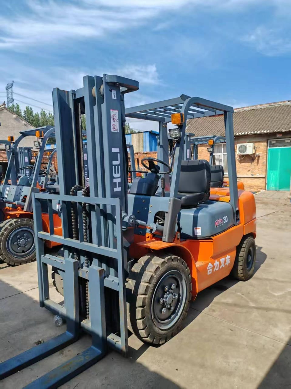 
								Heli forklifts full									
