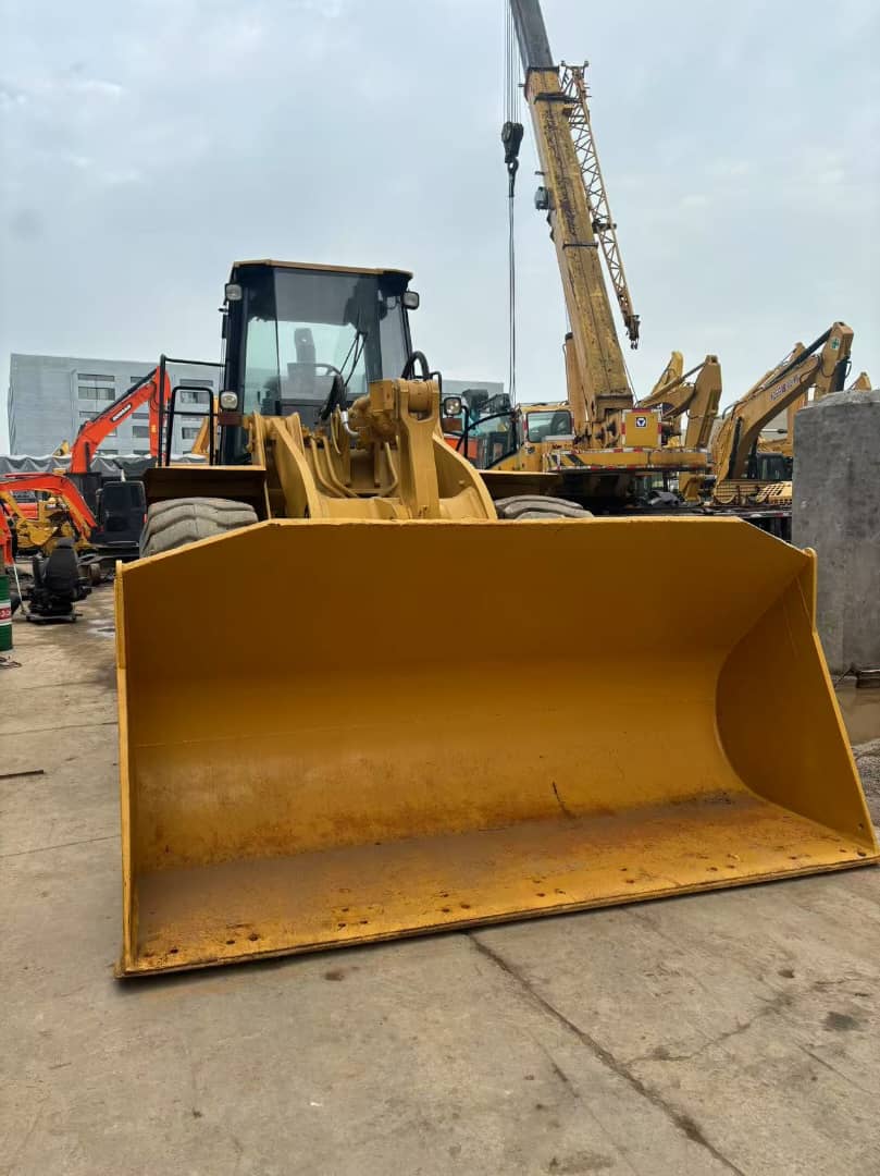 
								CAT wheel loader full									