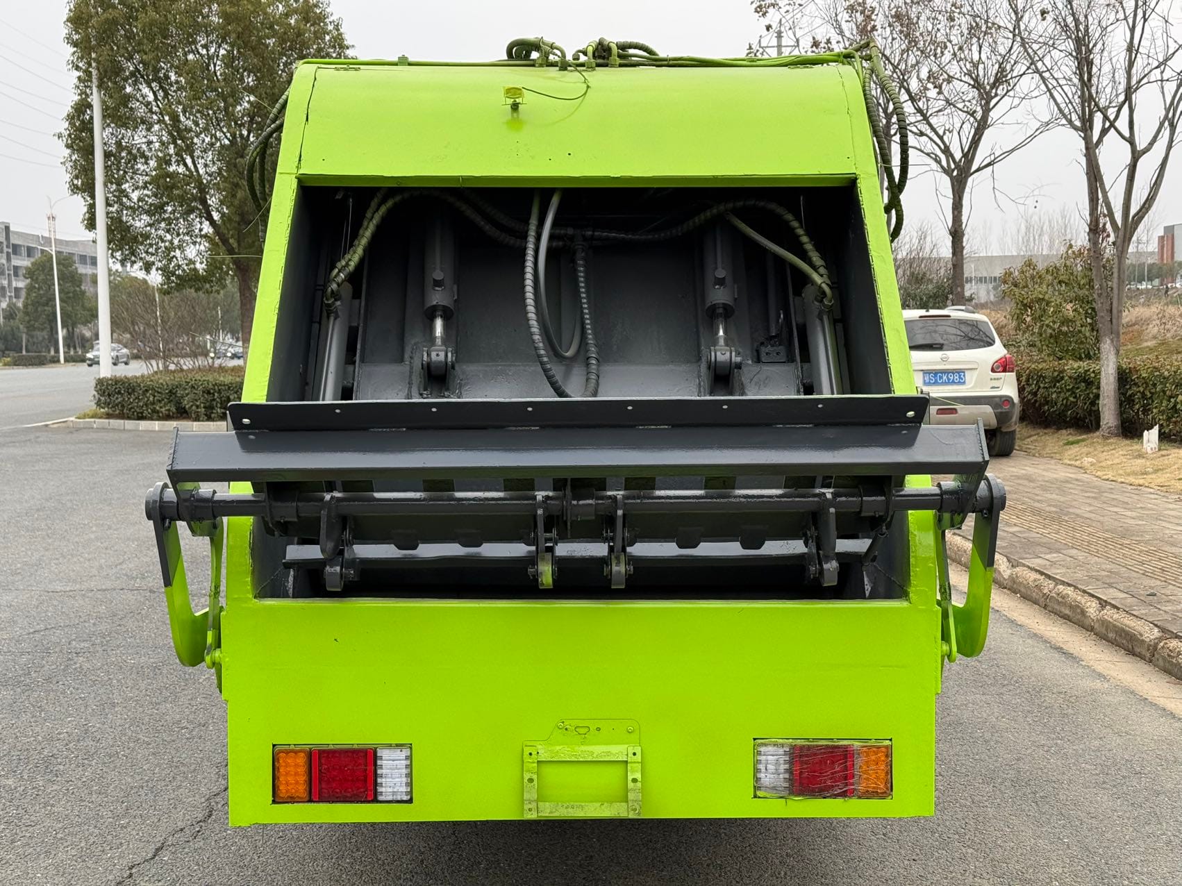 
								Kaima Blue-Plate Compressed Garbage Truck full									