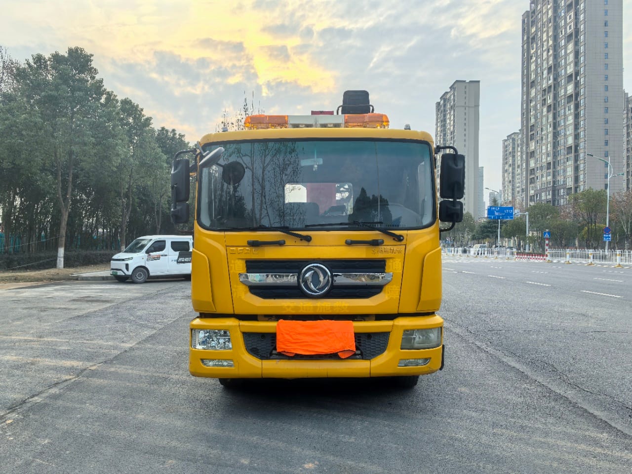 
								Dongfeng D9 wrecker full									