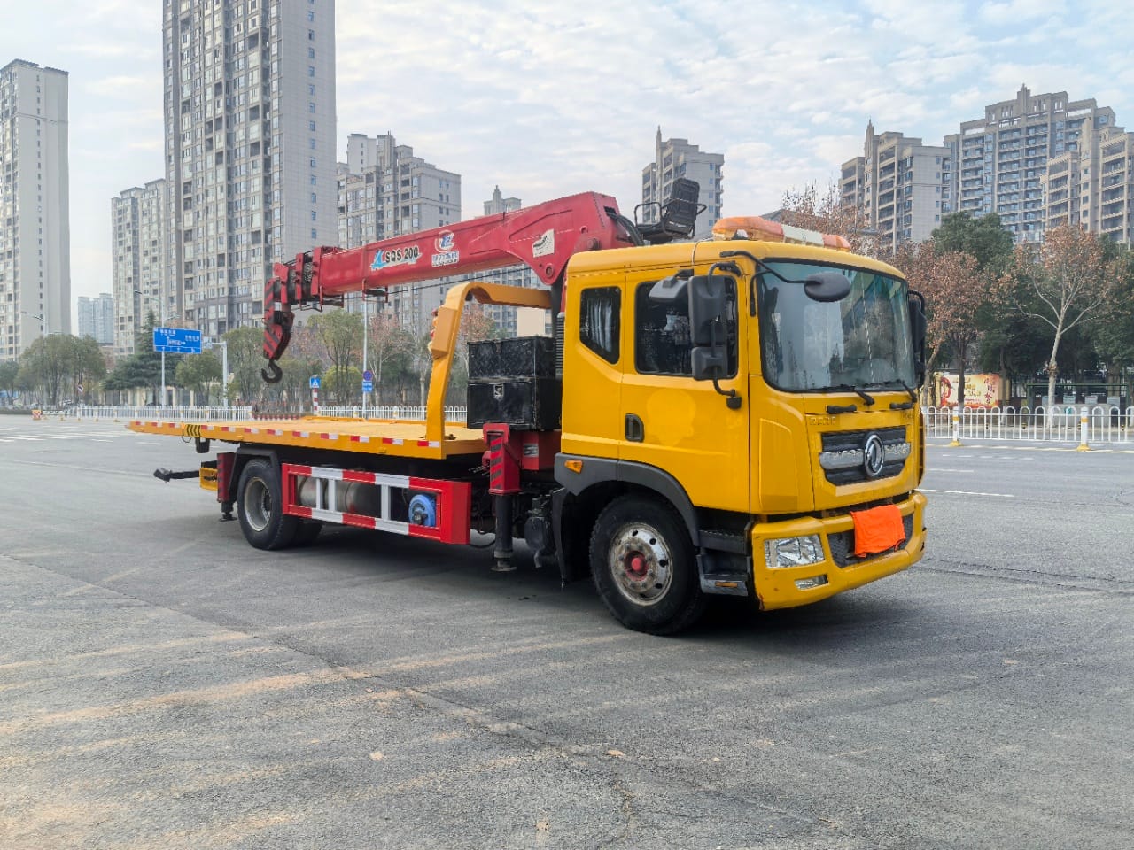 
								Dongfeng D9 wrecker full									