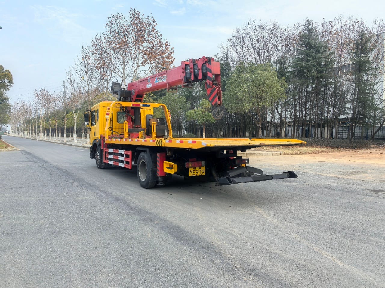 
								Dongfeng D9 wrecker full									