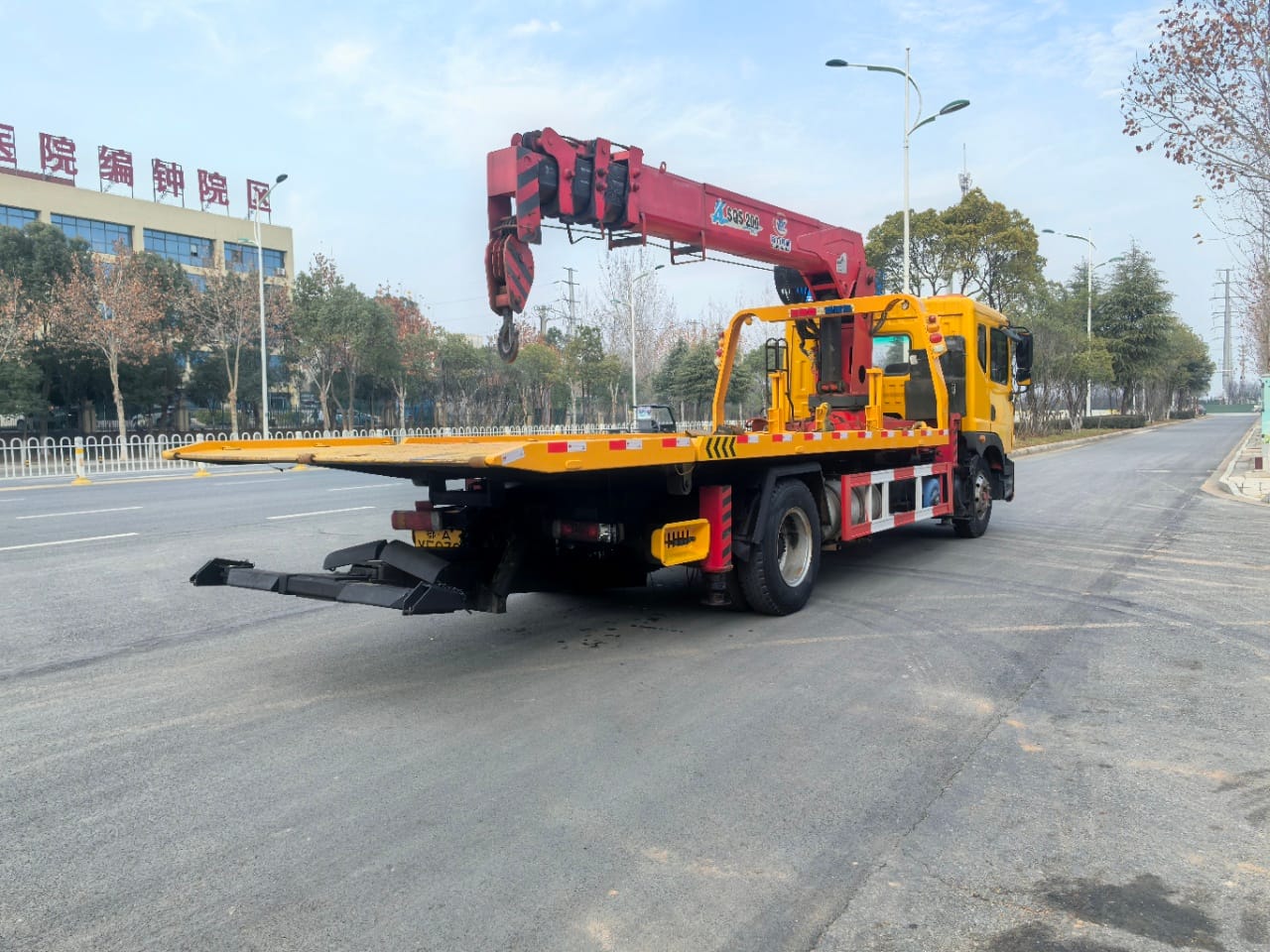 
								Dongfeng D9 wrecker full									