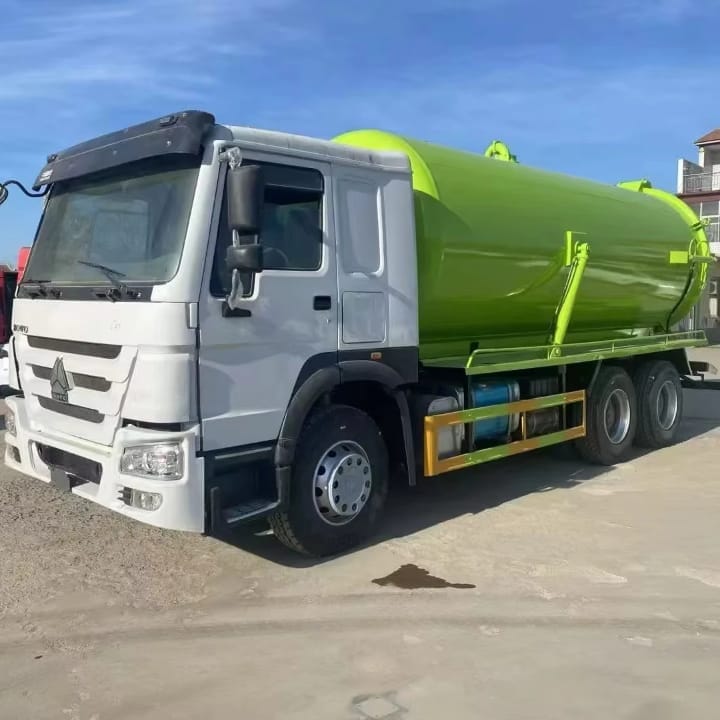 
								Howo sewage truck full									