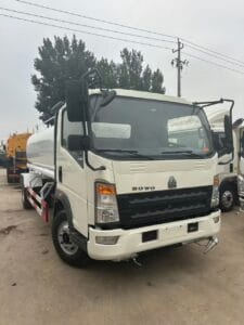 Howo water truck